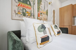 2 bedrooms, desk, iron/ironing board, travel crib