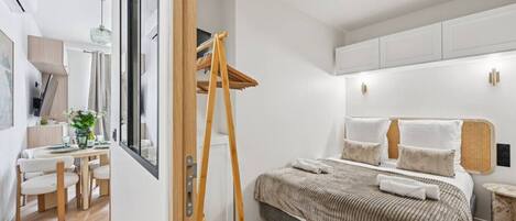 2 chambres, fer et planche à repasser, lit parapluie, Wi-Fi gratuit