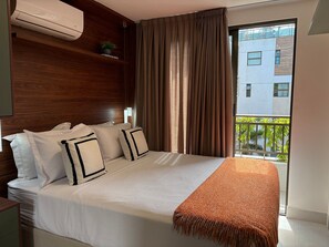 Basic Apartment | Desk, travel crib, free WiFi - Jardins Almare 305 (Joao Pessoa)