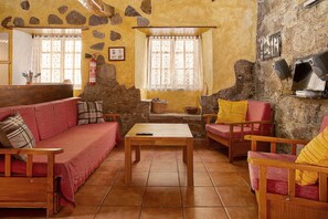 Loft, 2 Bedrooms, Smoking, Private Pool | Living room