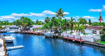 Heated Pool + Waterfront! Close To Beach & Shops!