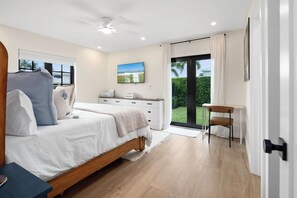 4 bedrooms, iron/ironing board, WiFi, bed sheets - NEW LUXURY Marco Island THE DREAM all about location! Walk to beach, JW and more (Marco Island)