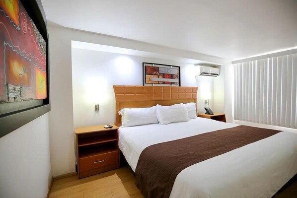 2 bedrooms, iron/ironing board, internet, bed sheets