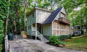 Exterior - Spacious Home, Sleeps 8-10! Minutes to North Hills (Raleigh)