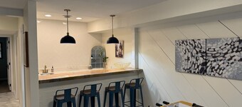 Spacious Home - Sleeps 8-10! Minutes to North Hills