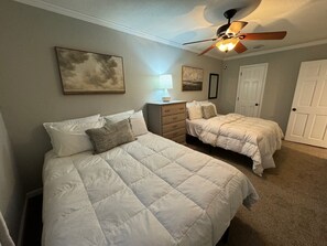 3 bedrooms, desk, travel cot, free WiFi