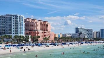 Solstolar och strandhanddukar