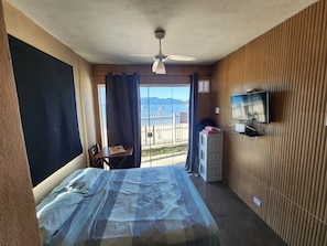 1 chambre, fer et planche à repasser, Wi-Fi, draps fournis