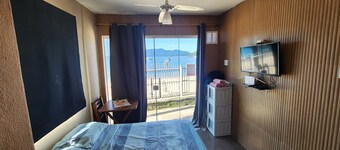 Ap Bomfim Angra Wake up to the sound of the waves and breathe in the sea breeze!
