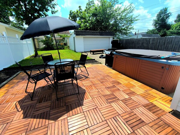 Outdoor dining