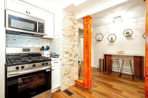 Microondas, horno, placa de cocina, lavavajillas