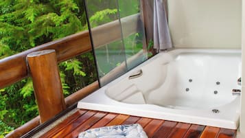 Deluxe suite, airconditioning, uitzicht op bergen | Privéspabad