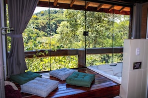 Bañera de hidromasaje privada