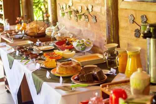 Café da manhã com buffet grátis todos os dias