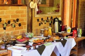 Free daily buffet breakfast