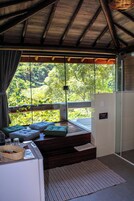 Deluxe-Suite, Klimaanlage, Bergblick | Laptopgeeigneter Arbeitsplatz, kostenloses WLAN