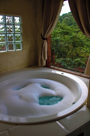 Superior Chalet, Air conditioning, Garden View | Private spa tub - Pousada Vinhas do Pinhal (Santo Antônio do Pinhal)