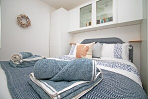 2 bedrooms, iron/ironing board