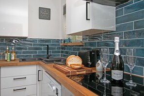 Microondas, horno y lavavajillas