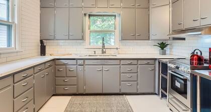 Charming 2-bedroom near downtown Longmont with AC Fully Remodeled