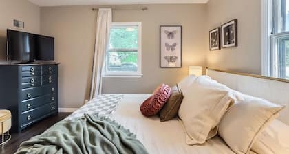 Charming 2-bedroom near downtown Longmont with AC Fully Remodeled