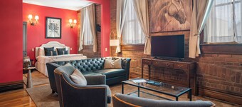 Southern Charm and Comfort on the Bourbon Trail- Trail Suites Inn, Suite C