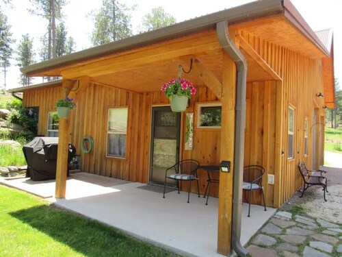 Romantic Mountain Retreat for Two – Aspen Acres Cabin in the Heart of the Black Hills