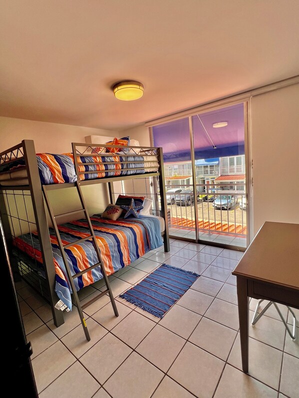 2 chambres, bureau, Wi-Fi gratuit, draps fournis