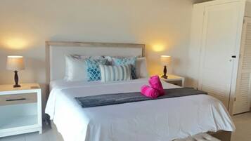 1 slaapkamer, een strijkplank/strijkijzer, internet, beddengoed