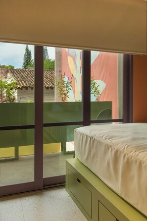 Desk, laptop workspace, free WiFi, bed sheets - Nico Hotel & Residences (Xalapa)