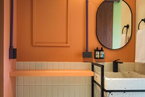 Desk, laptop workspace, free WiFi, bed sheets - Nico Hotel & Residences (Xalapa)