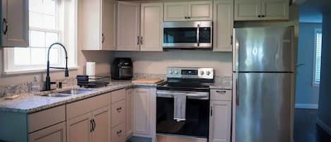 Keittoastiat/astiat/ruokailuvälineet