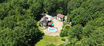 Charming 3-bedroom guest cottage in tranquil Effort with AC,Hot tub, Pool, Steam