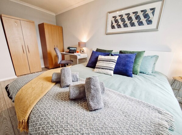 1 bedroom, desk, free WiFi, bed sheets