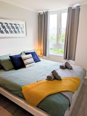 1 quarto, escrivaninha, Wi-Fi de cortesia, roupa de cama