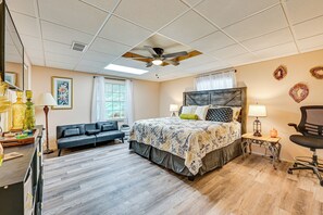 2 bedrooms, desk, iron/ironing board, Internet