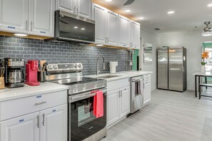 Fridge, microwave, stovetop, dishwasher - Ocean View, Pool & Boat Dock: Indian Rocks Retreat (Indian Rocks Beach)