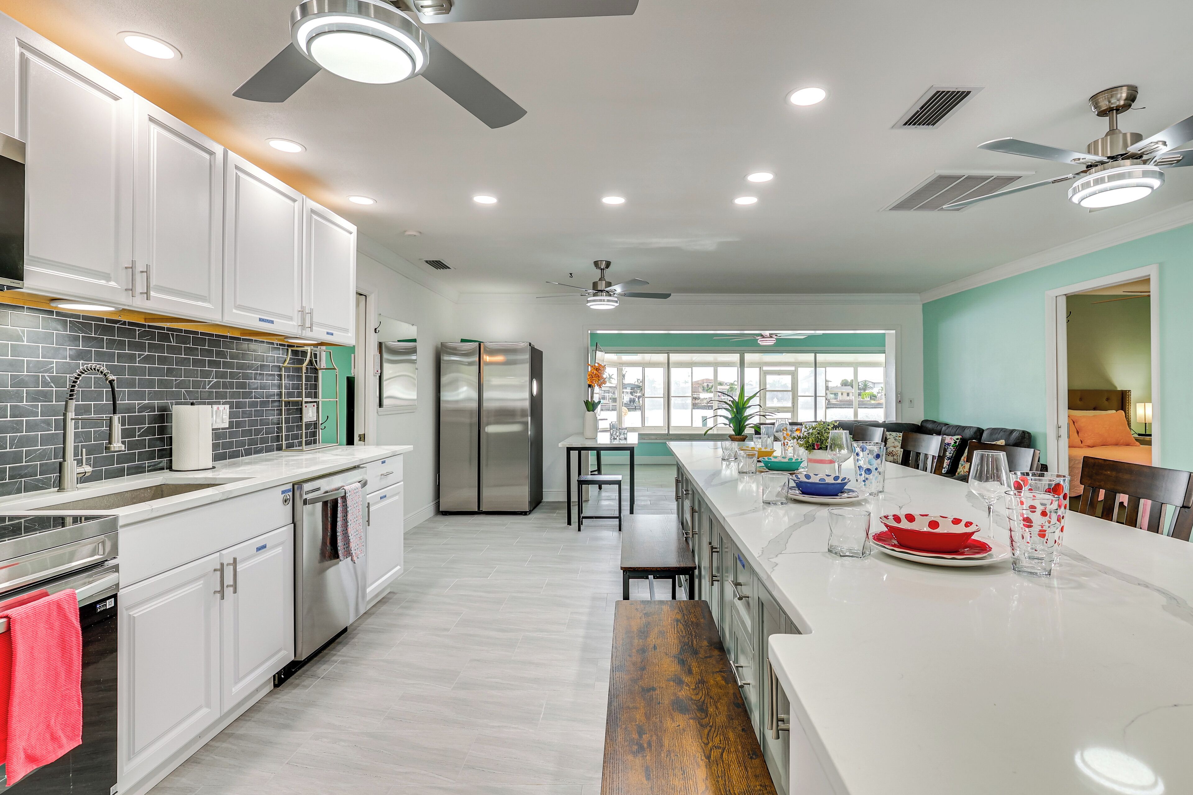 Fridge, microwave, stovetop, dishwasher