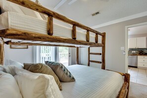 2 bedrooms, desk, Internet, bed sheets