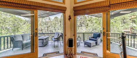 Télévision, cheminée