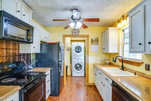 Fridge, microwave, stovetop, dishwasher