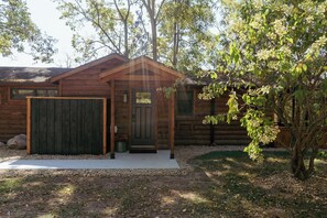 Exterior - The Stargazer! A cozy cabin near Turkey Run State Park! Pet friendly! (Marshall)