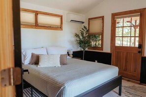 1 bedroom, bed sheets