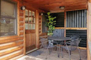 Outdoor dining - The Stargazer! A cozy cabin near Turkey Run State Park! Pet friendly! (Marshall)