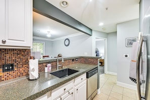 Fridge, microwave, stovetop, dishwasher