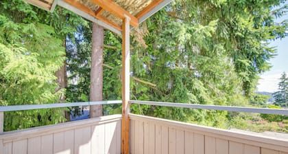 < 1 Mi to Lake Washington: Peaceful Apt in Kenmore