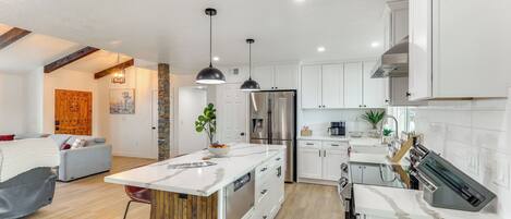 Coffee/tea maker, fridge, microwave, stovetop