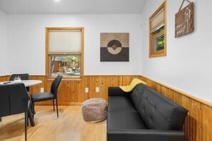 Smart TV, books - The Narrows Cabins #2960 - The Nest (Marshall)