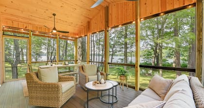 Waterfront Deck! Chic Lower Scott Lake Cottage