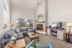 Télévision, cheminée